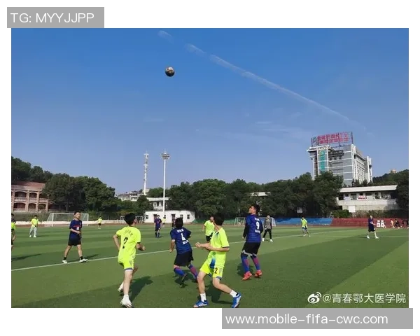 珉豪足球：激情与梦想交织的绿茵场上演绎青春的无限可能