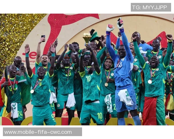 足球冠军奖杯的辉煌瞬间与历史意义探讨 足球冠军奖杯的辉煌瞬间与历史意义探讨