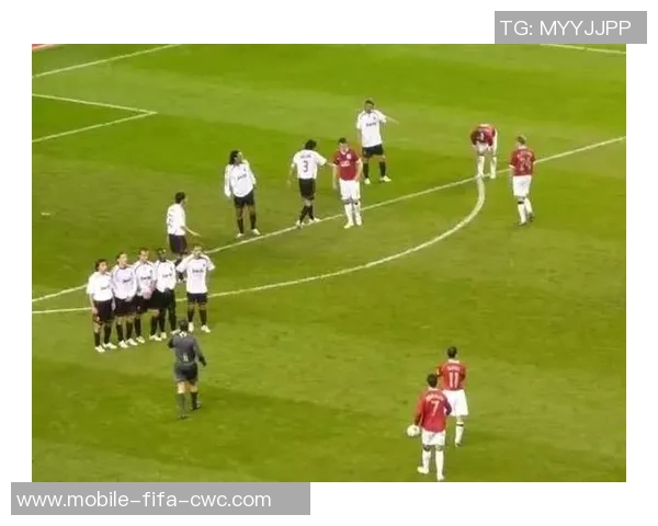 足球比赛的任意球分为直接任意球和间接任意球两种类型解析