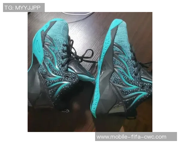 选择既时尚又实用的篮球鞋让你在场上场下都能吸引眼球